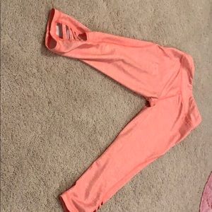 I’m selling workout leggings